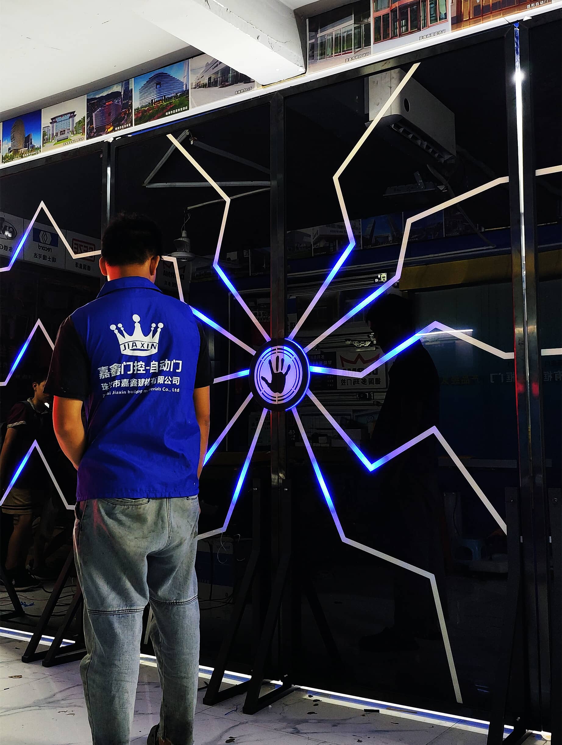 嘉鑫门业 酒吧科技动科技门