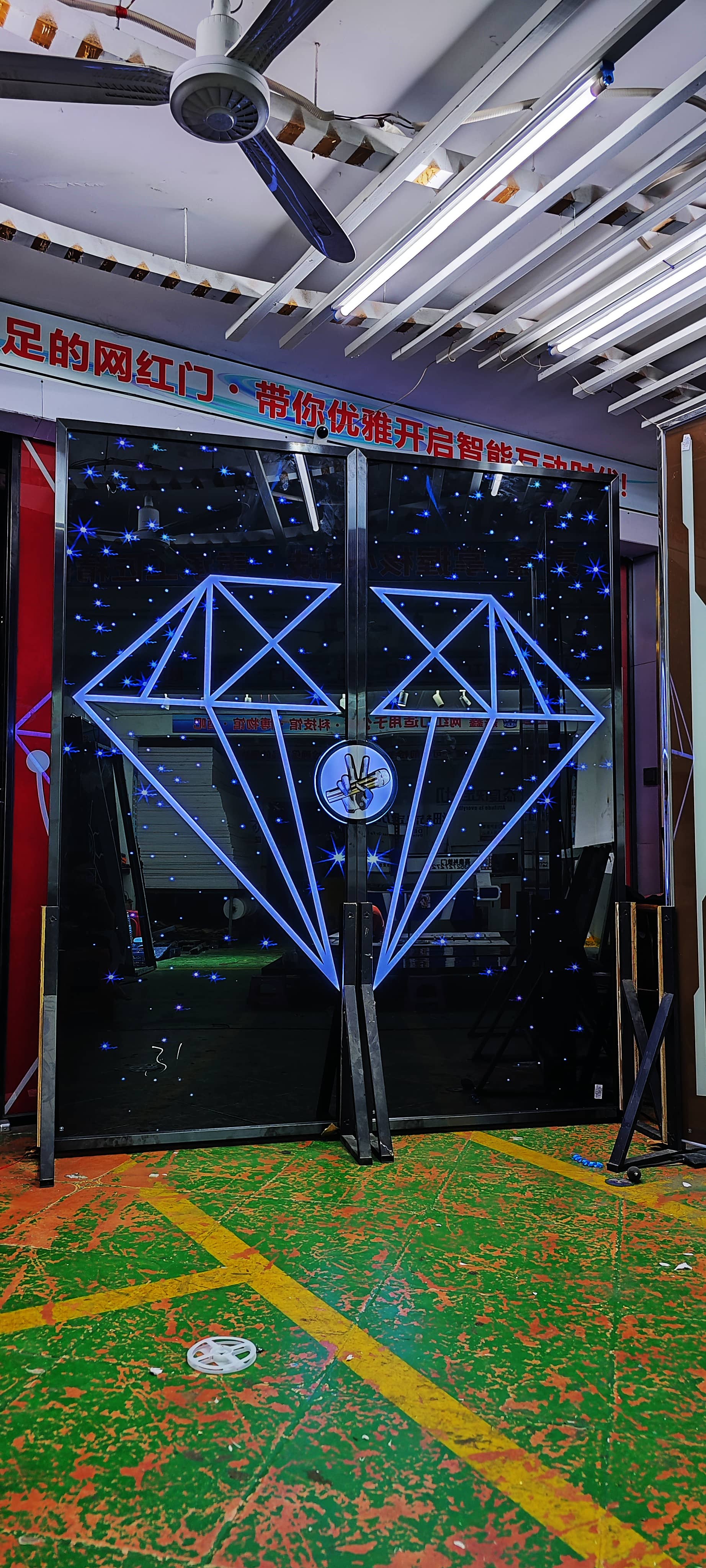 火锅店掌纹解锁玻璃门