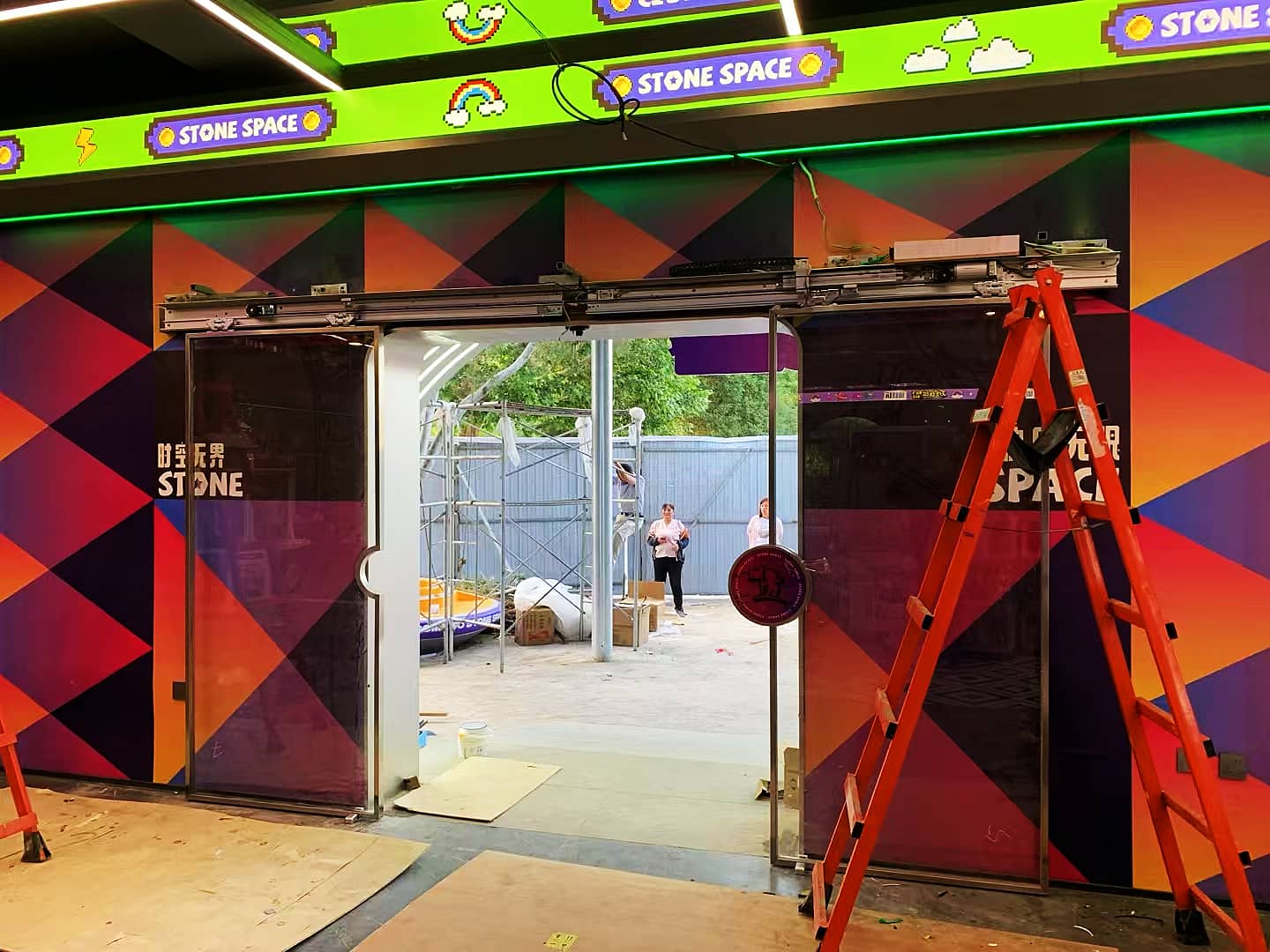 网红灯光隐形门安装