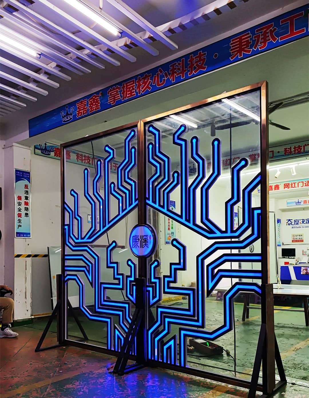 网红门定做 手掌感应发光门