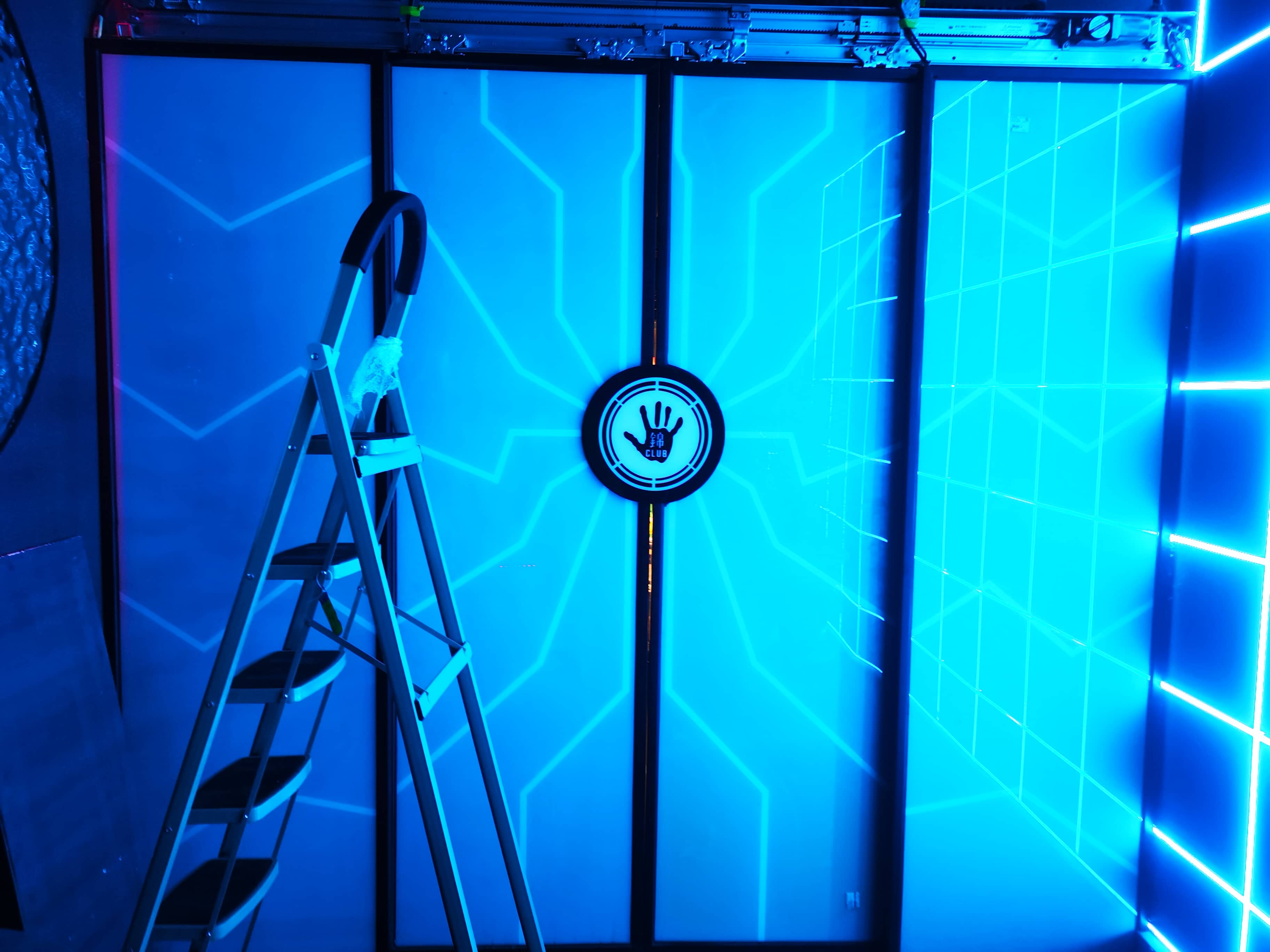 展厅手掌感应门定制,科技酷炫网红门设计